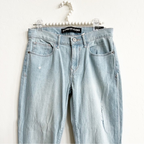 NEW Express Women's Mid-Rise Legging Skinny Jeans Ripped Knee Light Wash 4 NWT - Picture 2 of 8